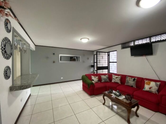 Venta de Casa + Local en San Francisco de Goicoechea. RAH 26-519 en San Francisco, Goicoechea, San José — ₡ 145 000 000