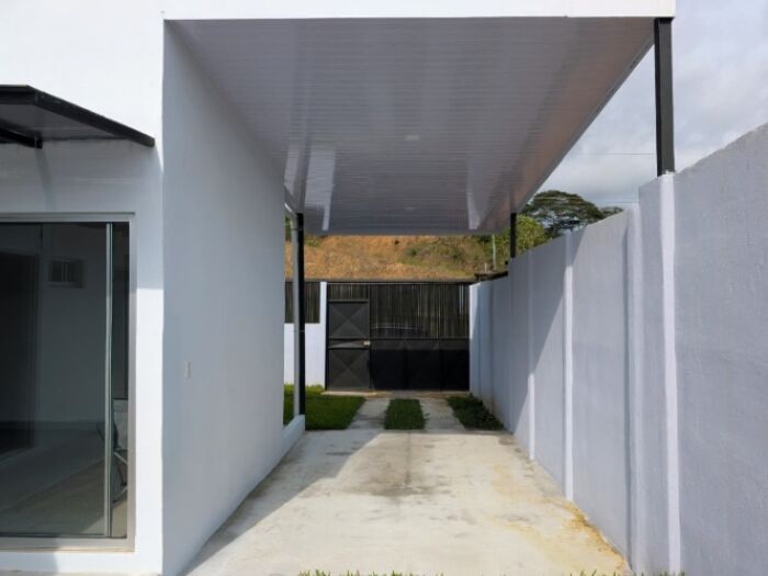 VENTA DE CASA NUEVA  EN QUEBRADA BONITA JACO - CERCA DEL NUEVO HOSPITAL  in Jacó, Garabito, Puntarenas — $150,000