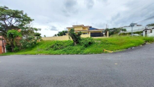 Se vende lote en San Rafael Escazú 25-909 en San Rafael, Escazú, San José — $165,000