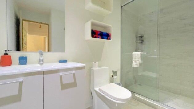 Venta de Apartamento en URBN Escalante. RAH 26-1186 in Carmen, San José — $140,000