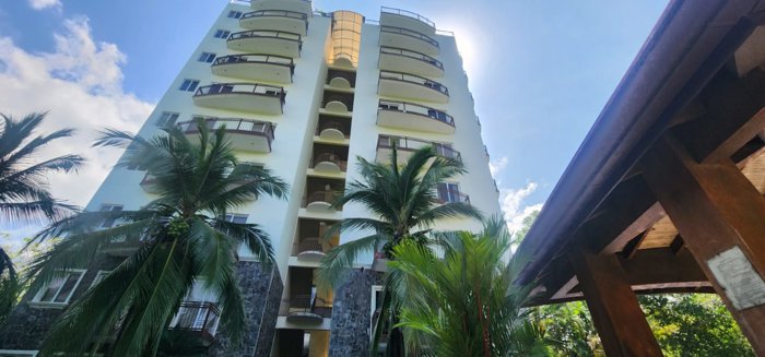 Apartamento en el 4° Piso de La Torre Bay, Herradura en Jacó, Garabito, Puntarenas — $230,000