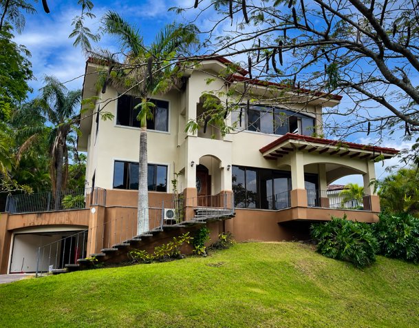 Vendo Espectacular casa en Condominio Cerro Colón in Colón, Mora, San José — $750,000