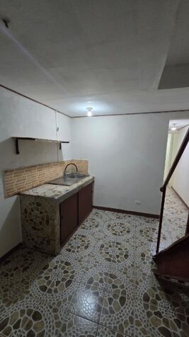 Casa Remodelada De 2 Pisos, (zona Céntrica Y Tranquila) SE ACEPTAN MASCOTAS en Pavas, San José — ₡ 250 000