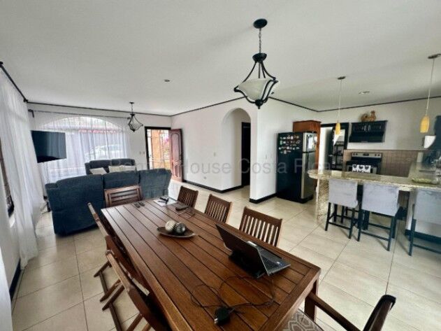 Propiedad con dos casas en venta en Villa Palmar Alajuela #26-1800 GS en San José, Alajuela — $468,000