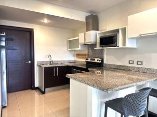 En Alquiler, exclusivo apartamento en Guachipelin, Escazu. in San Rafael, Escazú, San José — $1,400 - Photo 5 of 18