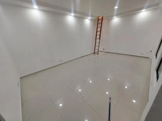 Commercial Premises for Rent in Downtown Cartago. RAH 27-913 in Oriental, Cartago — ₡ 900 000 - Photo 2 of 12