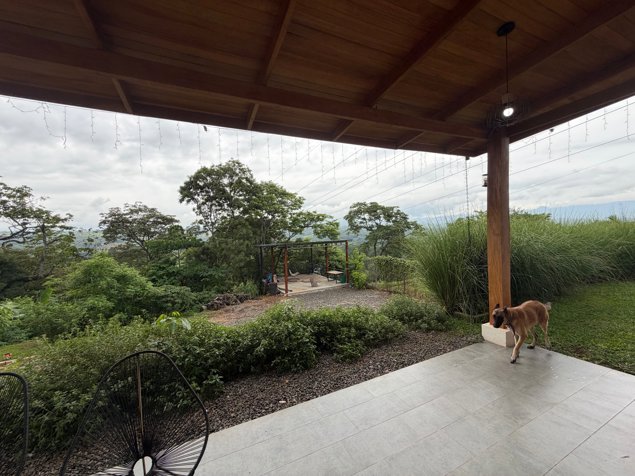 Casa con acabados bonitos en el campo de Atenas. en Atenas, Alajuela — $380,000 - Foto 3 de 27