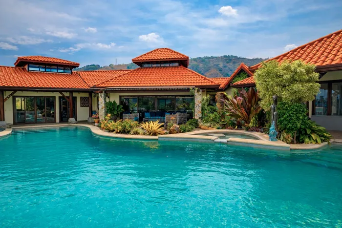 Luxury Home With Panoramic Views In Atenas in San José, Atenas, Alajuela — $2,150,000 - Photo 2 of 11