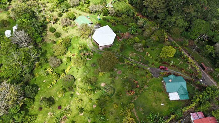 Quinta con 2 Casas en Venta Verbena Norte Turrialba 1.5 Hectáreas en Santa Rosa, Turrialba, Cartago — $315,000 - Foto 3 de 29