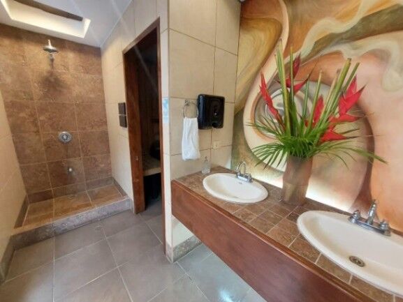 Se alquila espaciosos apartamento amoblado en La Sabana 26-507 en Mata Redonda, San José — $1,100