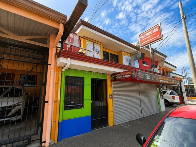 Propiedad con casa y local en venta en Mercedes Norte, Heredia en Mercedes, Heredia — ₡ 120 000 000 - Foto 3 de 10
