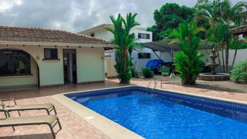 Gran propiedad de inversión de alquiler con excelente ubicación in Jacó, Garabito, Puntarenas — $1,500,000 - Photo 2 of 51