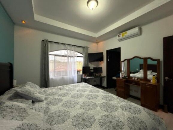 Se vende espaciosa casa con patio en San Francisco Heredia 25-2030 en San Francisco, Heredia — $215,000 - Foto 2 de 21