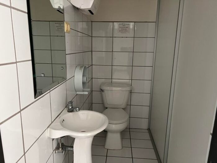 Venta de Amplia Oficina en La Sabana, San José / Mls. 26-727 OFC JB in Mata Redonda, San José — $330,000
