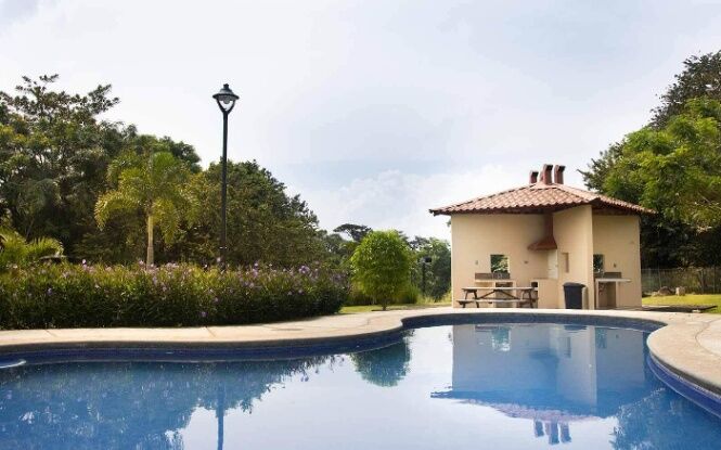 Venta de Excelente Casa en Alajuela / Mls. 26-346 OFC JB en Alajuela — $148,000
