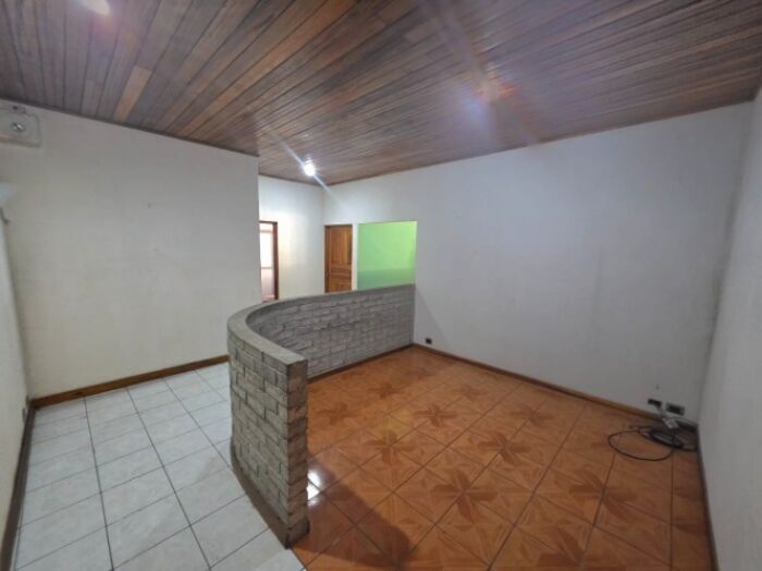 VENTA DE CASA, USO DE SUELO MIXTO, SAN JOSÉ, GUACHIPELIN - 9862720 in Escazú, San José — $443,000
