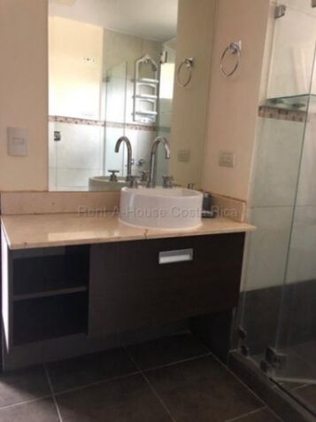 Alquiler de Apartamento en Avalon Country Club, Santa Ana. RAH 26-2026 en Santa Ana, San José — $1,200