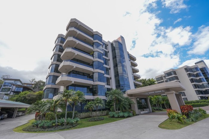Apartamento Amueblado en Torre Mayorca en San Rafael, Escazú, San José — $360,000