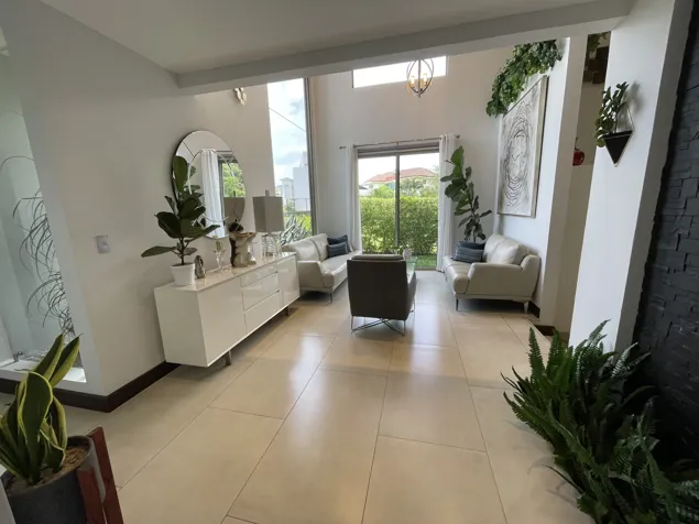 Linda Casa Moderna para Venta, en Hacienda Los Reyes. en Guácima, Alajuela — $690,000 - Foto 2 de 33