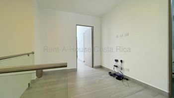 Alquiler de TOWNHOUSE en Santa Ana-Pozos. RAH 27-269 in Pozos, Santa Ana, San José — $1,600 - Photo 4 of 6