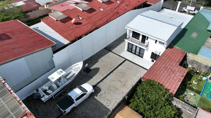 PROPIEDAD DE LUJO CON USO DE SUELO COMERCIAL EN TIBAS. in San Juan, Tibás, San José — $555,000 - Photo 2 of 14