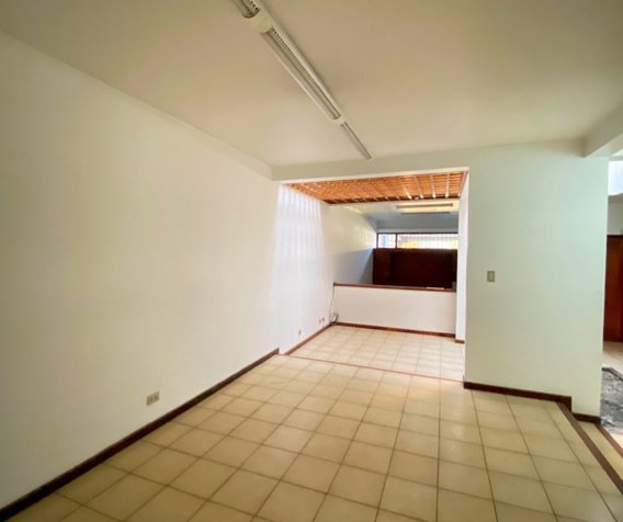 Alquiler de oficina en el Boulevard Rohrmoser, Sabana, San José en Mata Redonda, San José — $2,500 - Foto 3 de 26