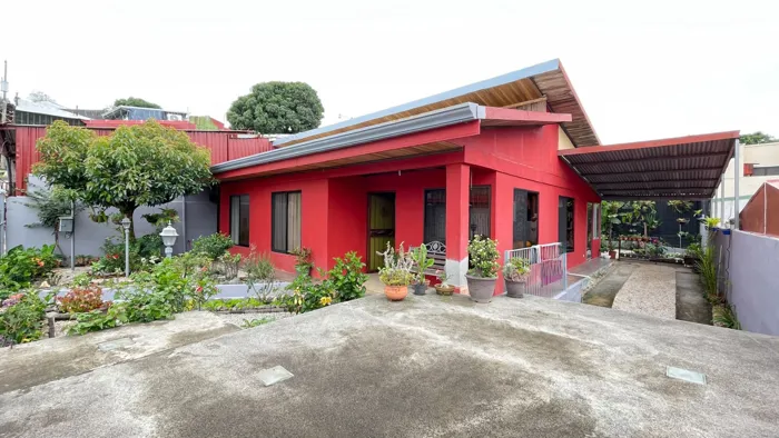 House for Sale in Calle Carmona, Grecia, Alajuela en Grecia, Alajuela — ₡ 90 000 000