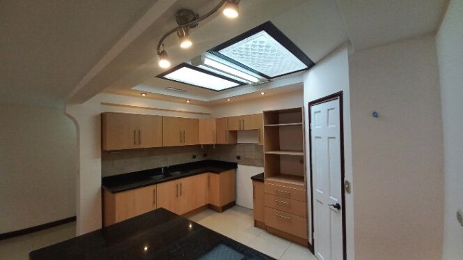 Venta de Casa + APTO en San Vicente de Moravia. RAH 25-1978 in San Vicente, Moravia, San José — $300,000
