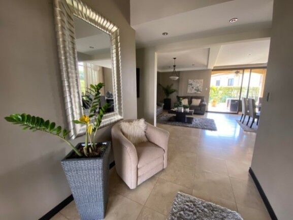 Venta de Casa en FRANCOSTA-HEREDIA. in Ulloa, Heredia — $550,000 - Photo 2 of 20