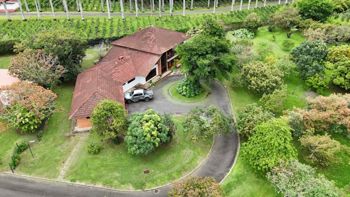 Propiedad de 5086m2 con exclusiva Casa en Santo Tomás