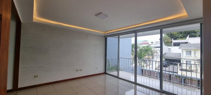Apartamento en alquiler en Lomas de Ayarco Sur in Sánchez, Curridabat, San José — $1,200 - Photo 3 of 26