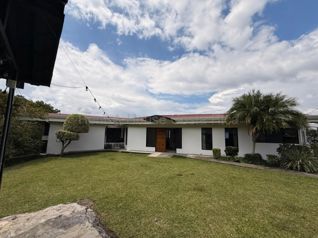 Alquiler de casa de 5 dormitorios con vistas a las montañas y miniapartamento #27-600 GS