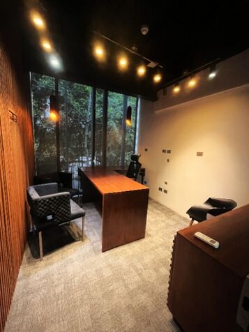 ¡Oficina de lujo amueblada disponible en la mejor zona de Lindora! in Pozos, Santa Ana, San José — $2,500