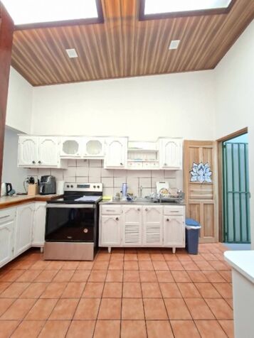 SE VENDE BELLA PROPIEDAD Y CASA EN GUADALUPE CENTRO.  en Guadalupe, Goicoechea, San José — ₡ 85 000 000