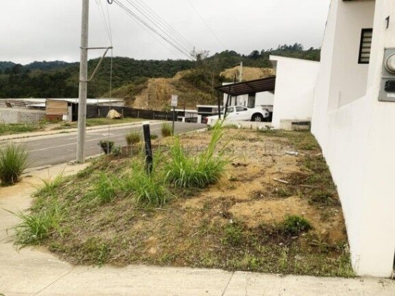 Lote esquinero- Condominio Puerto España Aguacaliente,Cartago  en Aguacaliente, Cartago — ₡ 35 000 000