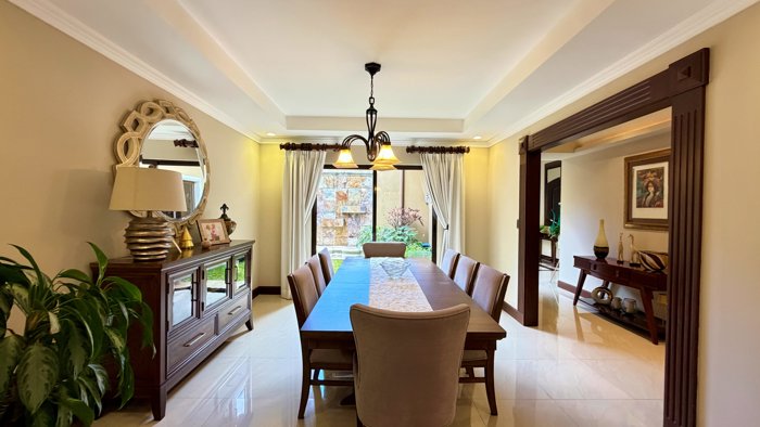 Venta casa de lujo con amplias áreas sociales, Curridabat. (FE) in Granadilla, Curridabat, San José — $975,000 - Photo 2 of 19