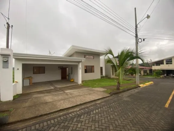 Se vende espaciosa casa con patio en Grecia Alajuela 25-518 en Grecia, Alajuela — $275,000 - Foto 3 de 21