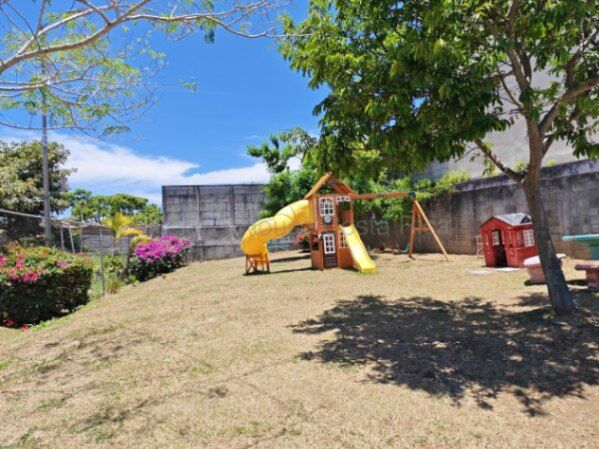 Casa moderna en venta en condominio en Moravia con patio y vistas panorámicas #26-1886 GS en San Vicente, Moravia, San José — ₡ 220 000
