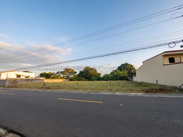 Venta de Lote en Mercedes Sur, Heredia. RAH 27-739 en Mercedes, Heredia — ₡ 179 000 000 - Foto 2 de 4