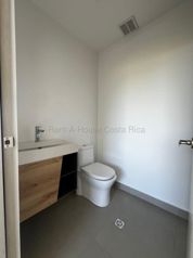Alquiler de Penthouse de 2 Niveles en Santa Ana. RAH 26-2125 en Piedades, Santa Ana, San José — $1,900 - Foto 3 de 6
