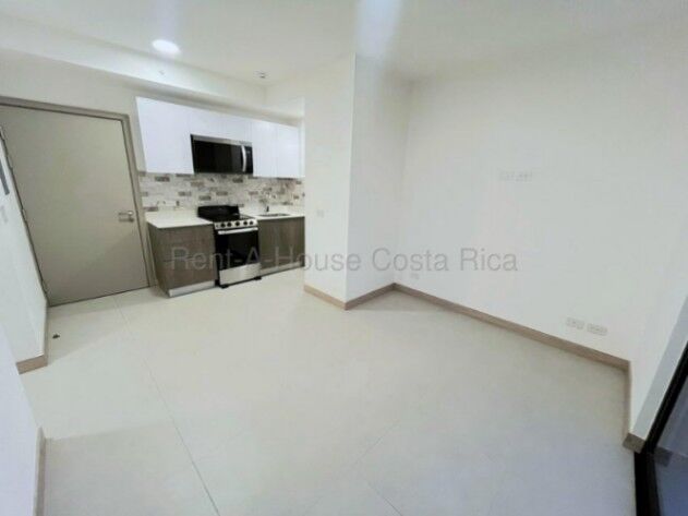 Venta de Apartamento en Condominio Sky House, San Sebastián (Semi amoblado). RAH 26-2113 en San Sebastián, San José — ₡ 67 500 000
