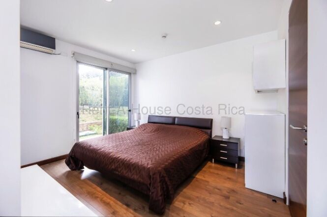 Apartamento con jardín y terraza en exclusivo eco-condominio #26-1712 GS in San Antonio, Escazú, San José — $1,200