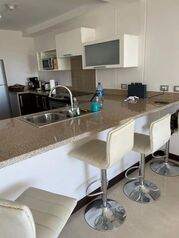 Alquiler de Apartamento en San Rafael de Escazú. RAH 26-1070 in San Rafael, Escazú, San José — $1,400 - Photo 5 of 10