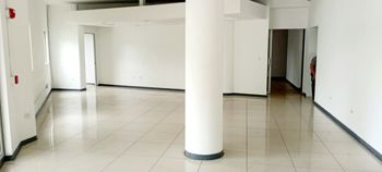 ALQUILER DE LOCAL COMERCIAL, SAN JOSÉ, SAN PEDRO, BARRIO DENT en San Pedro, Montes De Oca, San José — $3,491 - Foto 3 de 9
