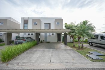 Townhouse con línea blanca de 2 habitaciones en Lindora