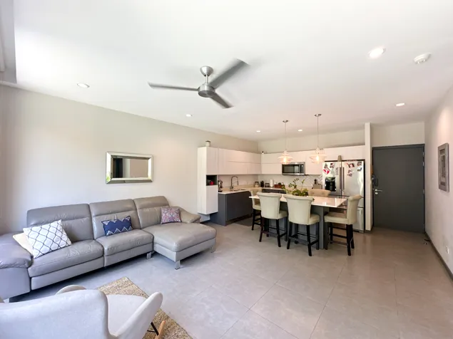 Venta de apartamento con amplio jardín en Brasil de Santa Ana en Brasil, Santa Ana, San José — $220,000