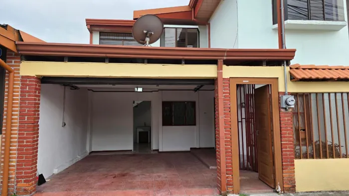 Propiedad Esquinera de Uso Mixto | Negocio + Residencia | Moravia en San Vicente, Moravia, San José — ₡ 90 000 000