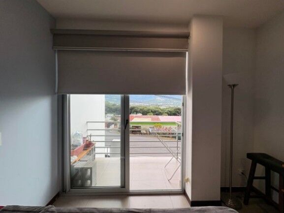 Se alquila espacioso apartamento en condominio de Pozos Santa Ana 26-290 en Pozos, Santa Ana, San José — $1,200