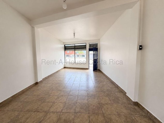 LOCAL COMERCIAL EN ALQUILER in Desamparados, San José — ₡ 400 000