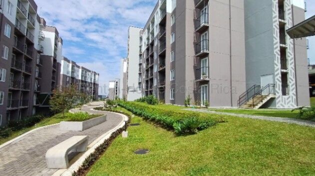 Alquiler de Hermoso Apartamento de tres Habitaciones 26-1642 en Curridabat, San José — $1,150